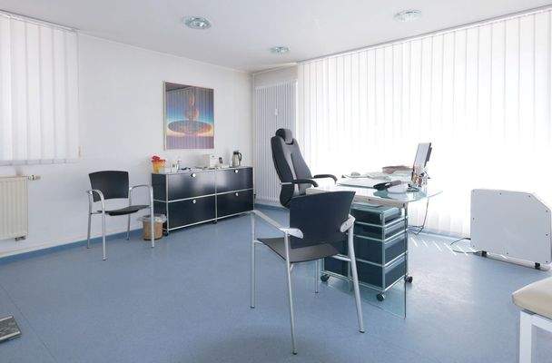EG Praxis Behandlungszimmer