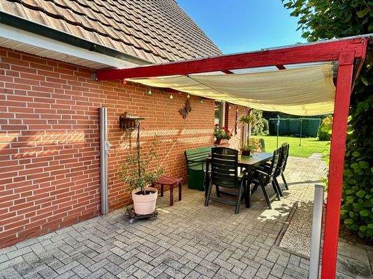 Terrasse am Nebengebäude