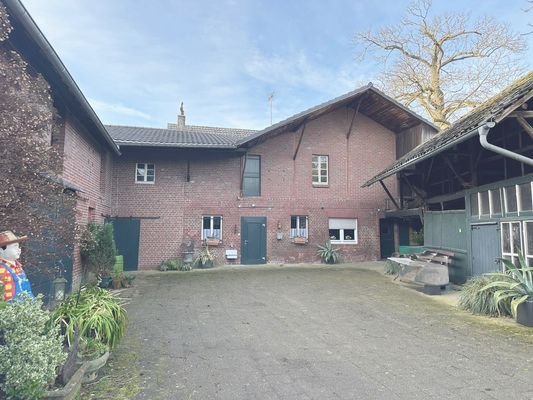 Innenhof mit Wohnhaus