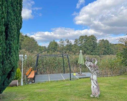 Steg mit Pavillon.jpg