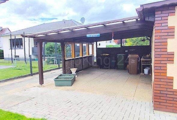 ÜBERDACHTER FREISITZ