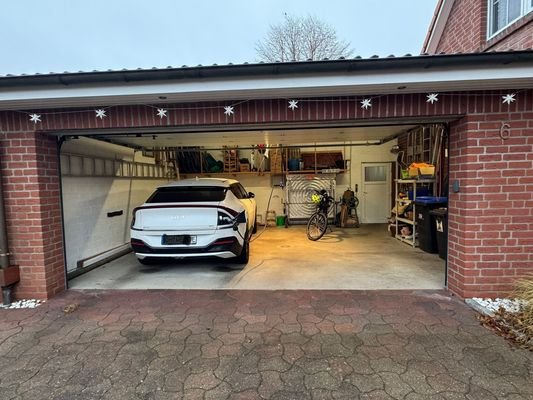 Doppelgarage mit Ladestation