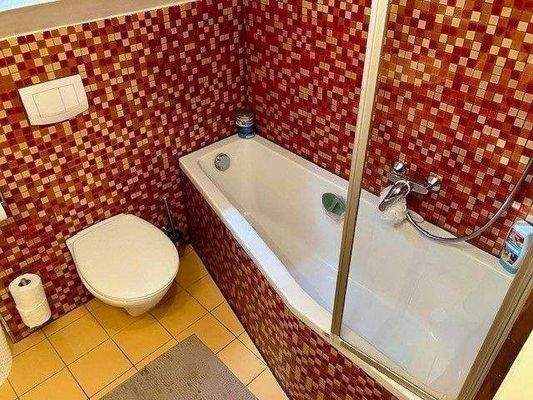 Kinderbad_Gästebad im DG.jpg