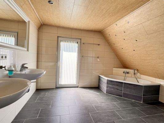 DG - großes Badezimmer