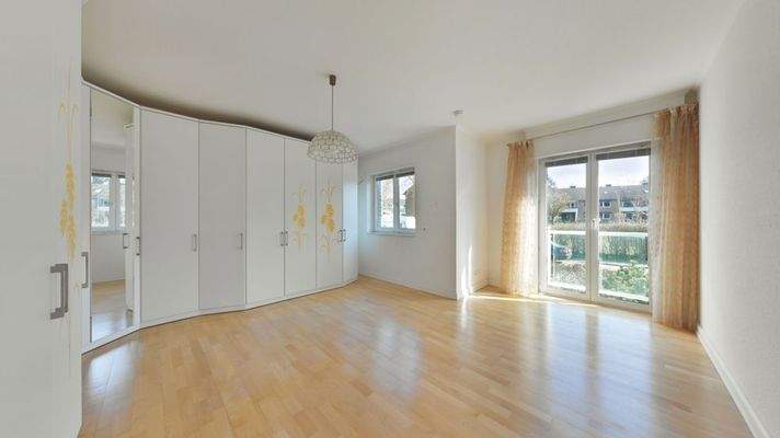 lichtdurchflutetes Schlafzimmer