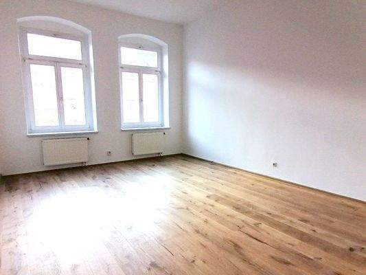 Wohnzimmer mit neuem Parkett