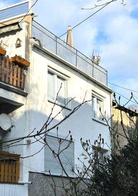 Haus von hinten mit Terrasse