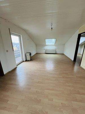 Wohnzimmer /Schlafzimmer DG