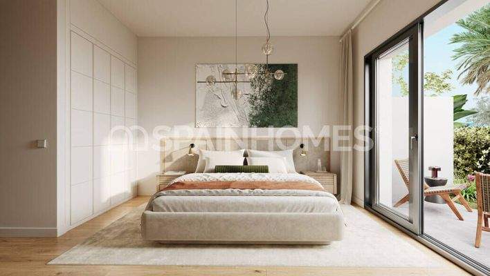 Coastal Houses with Solariums and Pool in Malaga