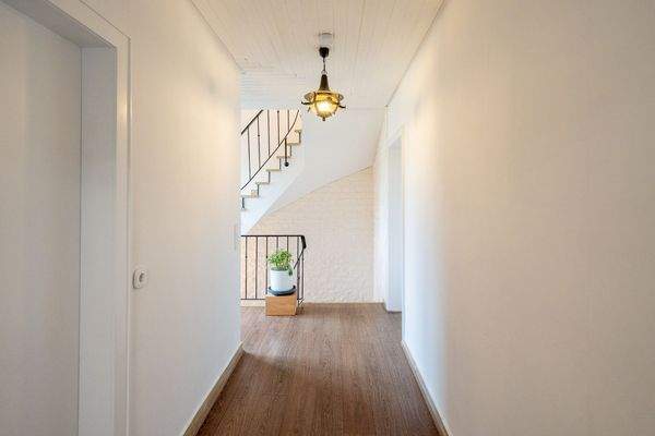 Flur _ Treppenhaus ins Dachgeschoss