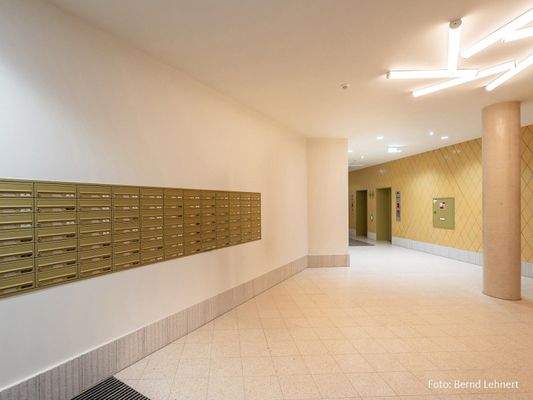 Eingangsbereich mit Blick auf die Briefkastenanlage, Mietobjekt, Bonner Str. 168, Raderberg