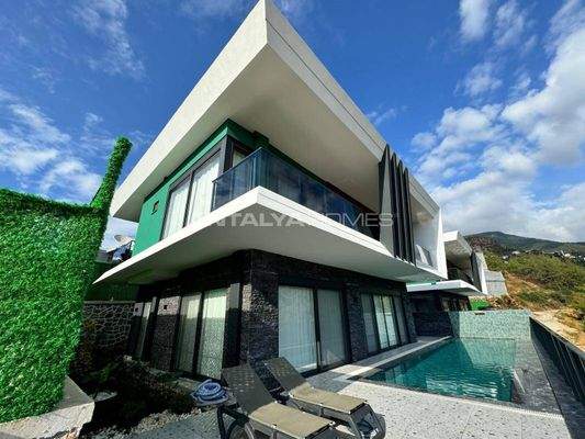 Luxe Villas with Private Gardens and Pools in Alanya