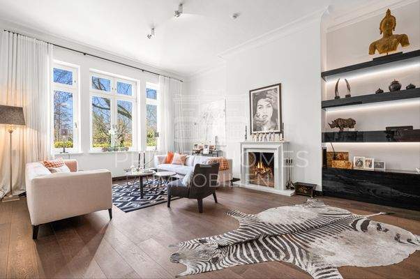 Wohnbereich mit offenem Kamin