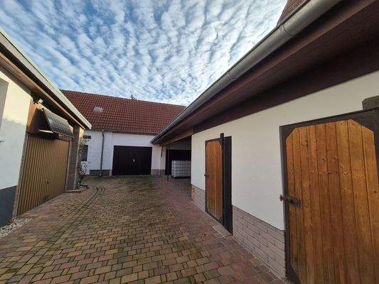 Nebengelass mit Schuppen