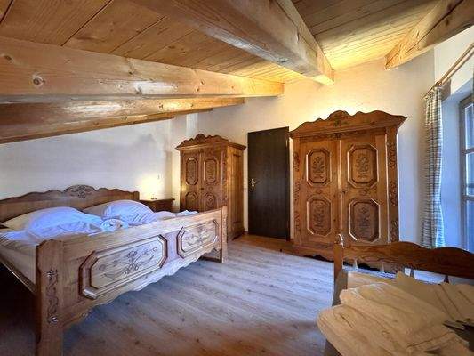 DG: Schlafraum u. Balkon