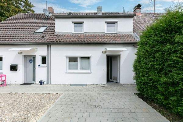 Außenansicht mit Terrasse 