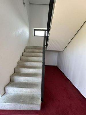 Treppenaufgang zu den Wohnungen