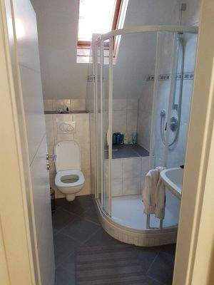 WC mit Dusche im OG