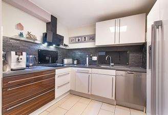 Hochwertige Küche mit moderner Ausstattung