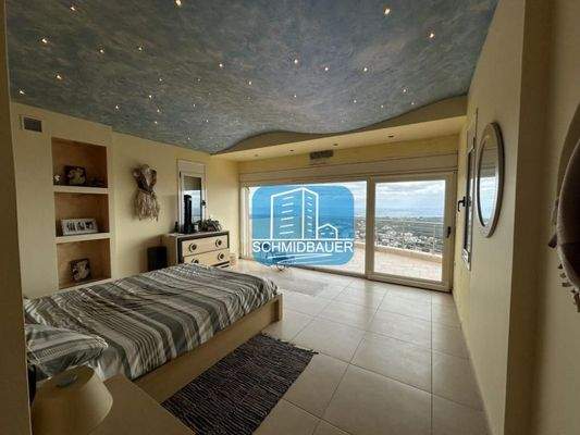 Kreta, Chersonisou: Villa mit 2 Wohnungen zu verkaufen