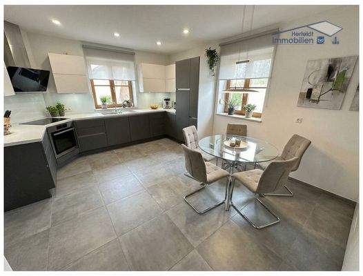 Beispielfoto mit Einrichtung (KI-unterstützt)