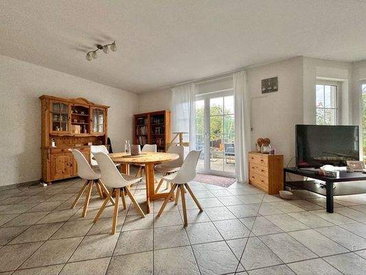 ... und Essbereich mit Zugang ...