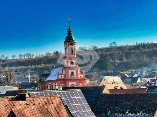 Malerischer Kirchturm