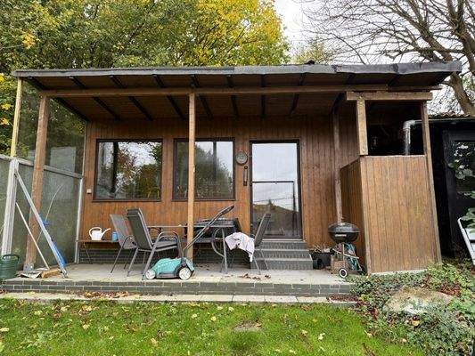 Gartenhaus mit Terrasse 