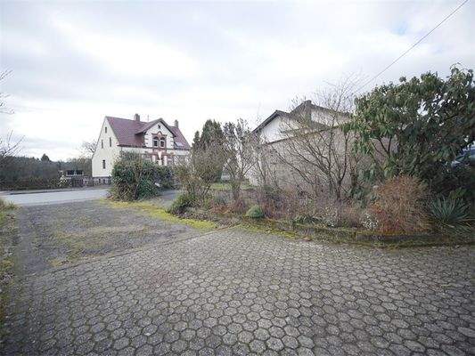 Zufahrt mit Stellplatz