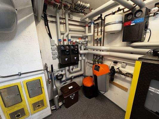 Raum mit der Technik im UG