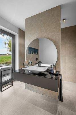 En-Suite-Bad 1. OG.jpg