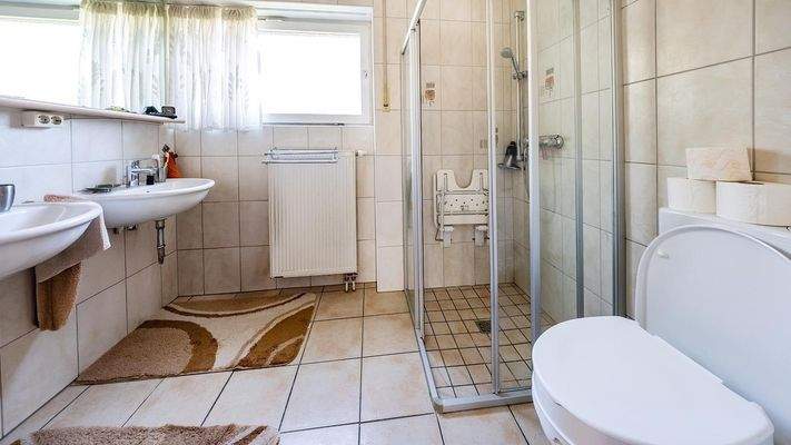 Duschbad vom Schlafzimmer