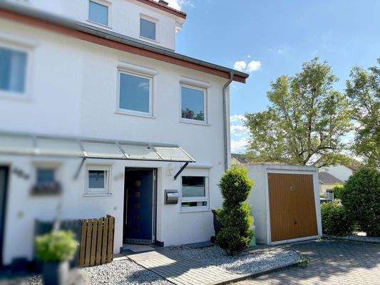 Eingangsseite mit Garage