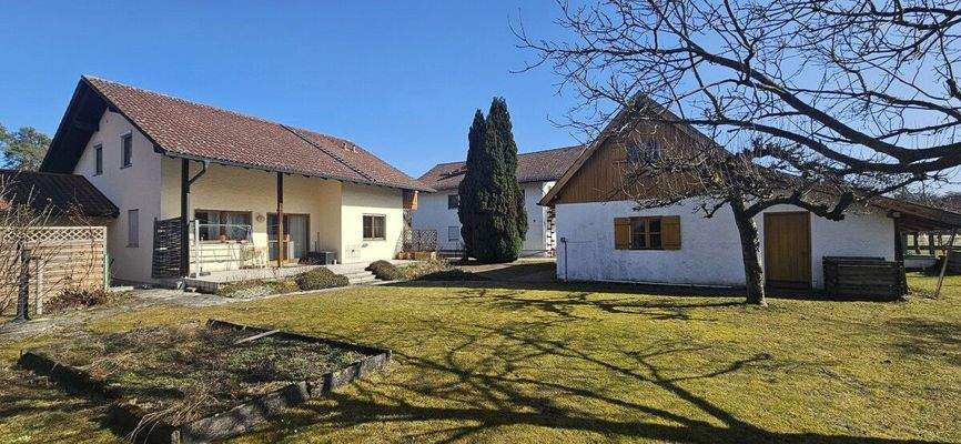 Ansicht Haus und Nebengebäude