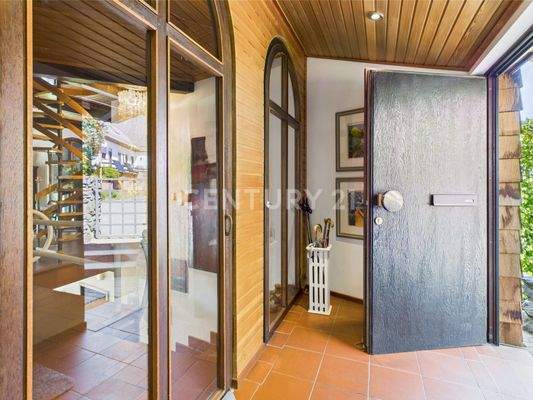 Windfang mit Garderobenbereich