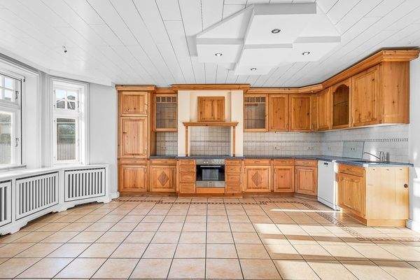 Küche mit Einbauküche