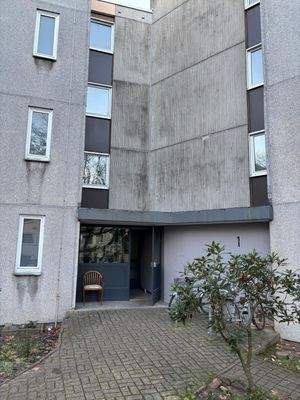 Eingang Mehrfamilienhaus