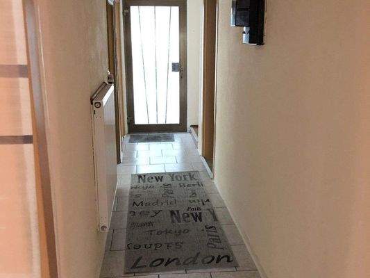 Gefliester Eingangsbereich