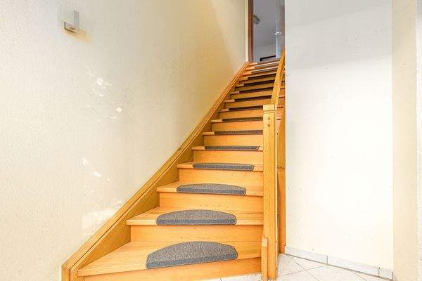 Separater Eingang zur OG-Wohnung