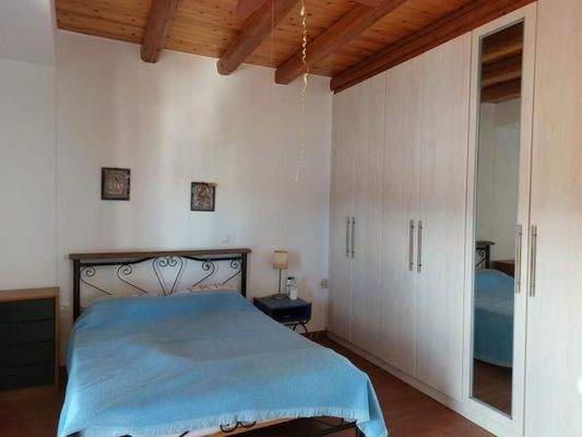 Kreta, Mochlos: Dreistöckige Wohnung direkt am Meer zu verkaufen