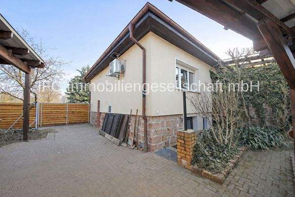 Hausansicht / Grundstücksseite