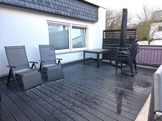 Großzügiger Balkon 1. Stock.jpg