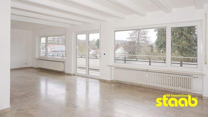 Wohn-Essbereich mit Balkon