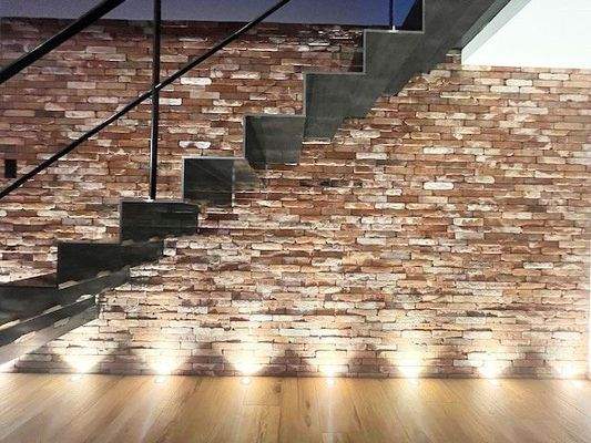 Aufgang DG beleuchtet