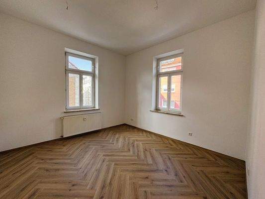 Leeres Zimmer mit Holzboden