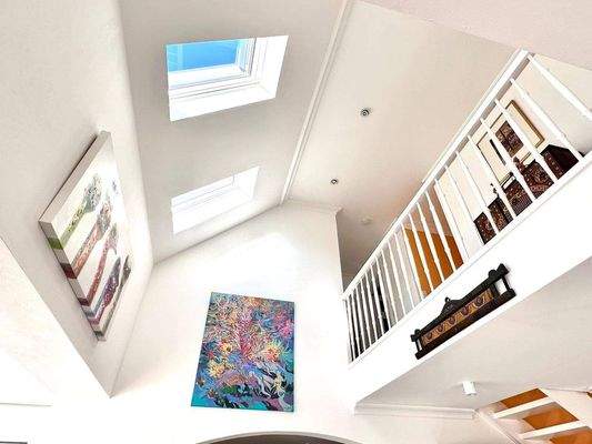 firsthohe Deckengestaltung