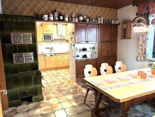 Essen mit Blick in Küche