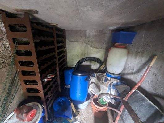 Betonierter Keller Blockhaus