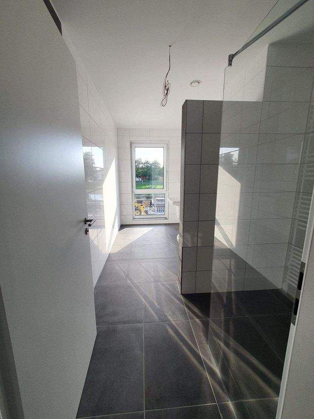 Lichtdurchflutete 3 Zimmer Wohnung mit direkten Wasserblick! - Photo 2
