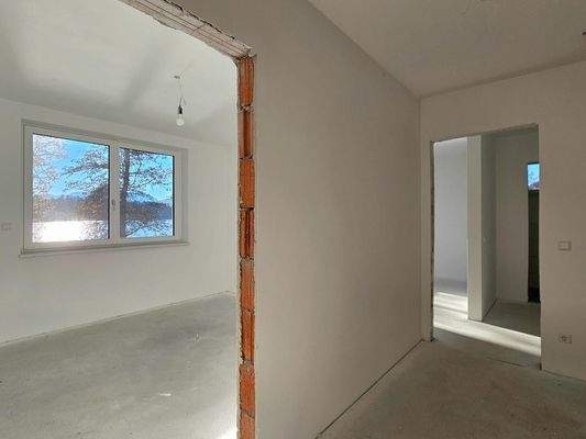 Vorraum und Blick in Schlafzimmer 2